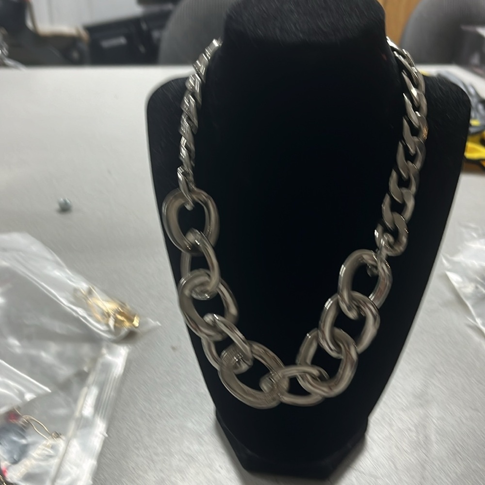 Chunky silver necklace